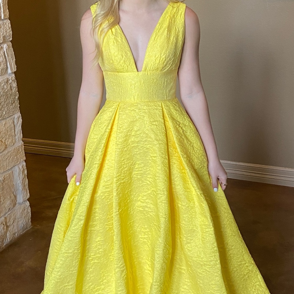 Mac Duggal Floral Brocade Empire-Waist Ball gown w/ pockets - Picture 3 of 3